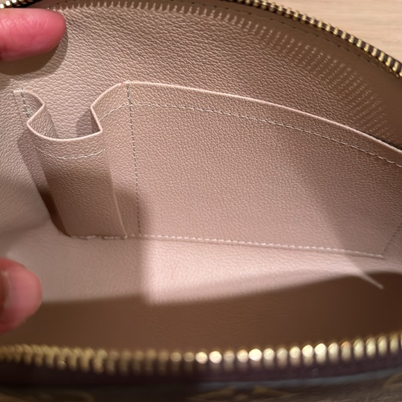 Louis Vuitton GM Cosmetic Pouch - Picture 10 of 12